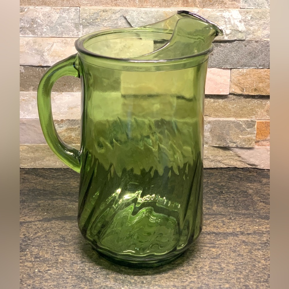 ANCHOR HOCKING | Optic Swirl Green Glass Pitcher